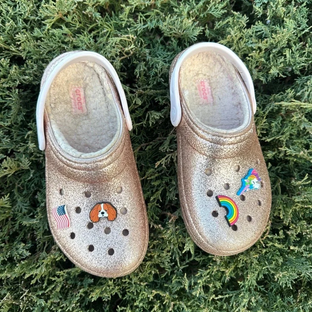 CROCS KIDS CLASSIC LINED GLITTER CLOGS WITH‎ CHARMS Little Kids Size J 2 Gold
